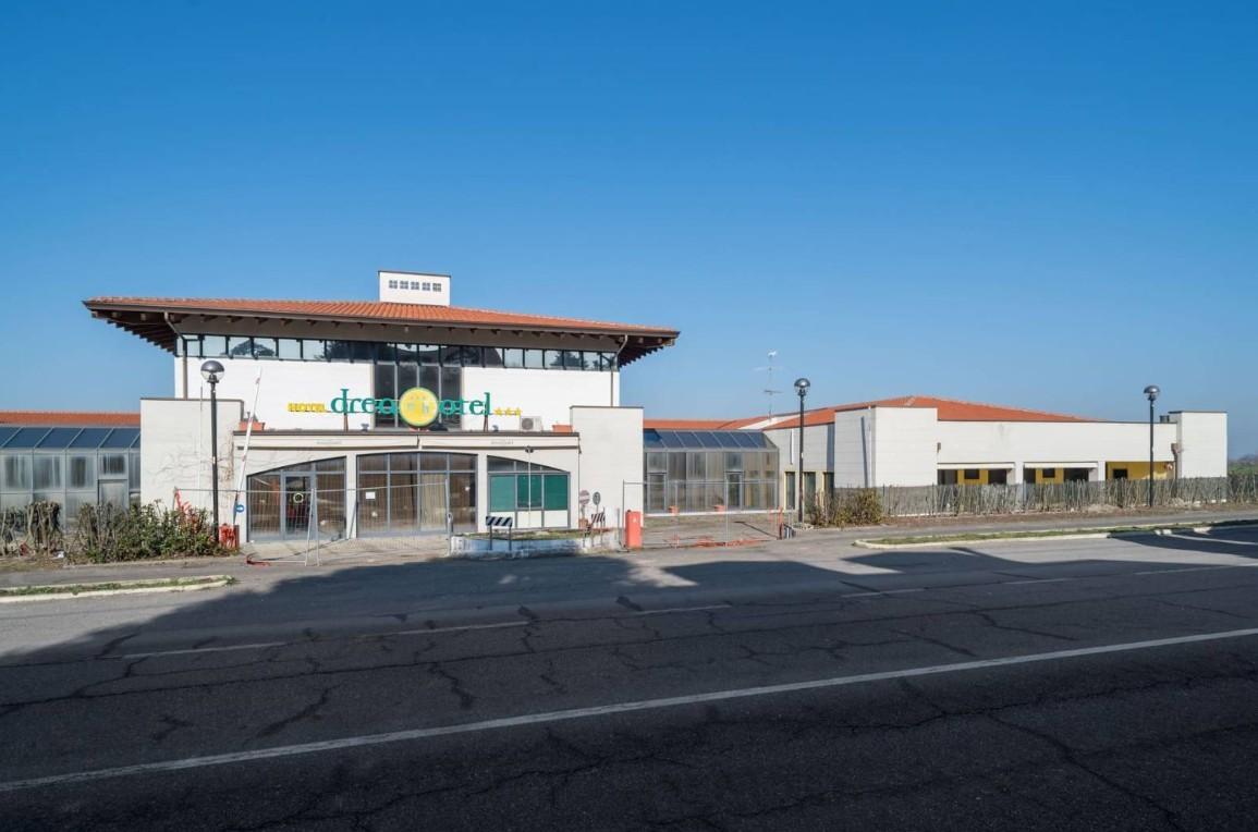 Palazzina commerciale in Via per Casteggio 37, Montebello Della Battaglia, {3} - Foto 2