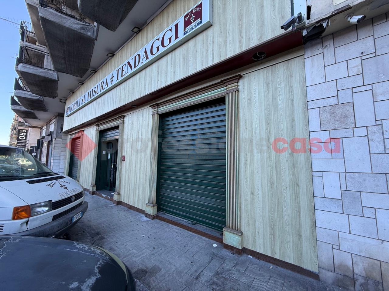 Negozio in Via Cugini 34, Taranto, {3} - Foto 2
