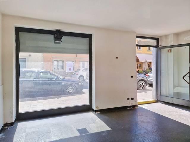 Negozio in Via Tiberio Deciani, Udine 107, Udine, {3} - Foto 2