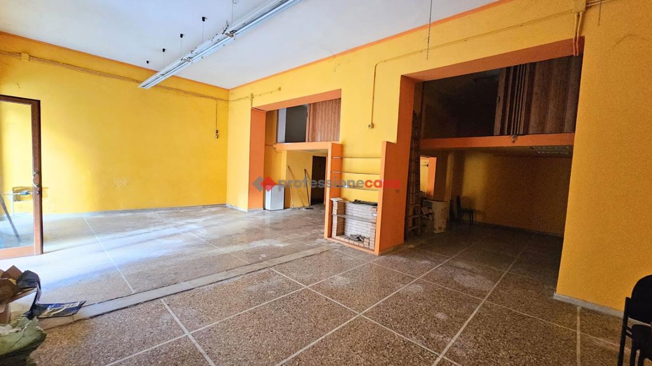Negozio in Via XXV Aprile 34, Foggia, {3} - Foto 2