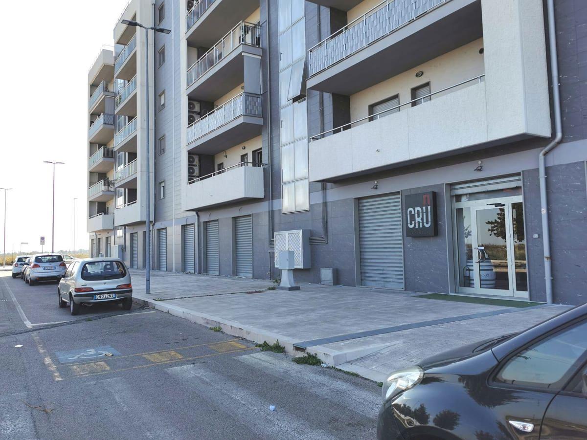 Negozio in Via Stefano Cavaliere 21, Foggia, {3} - Foto 2