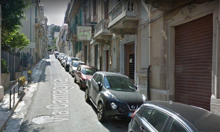 Negozio in Via Biagio Camagna 24, Reggio di Calabria - Foto 1