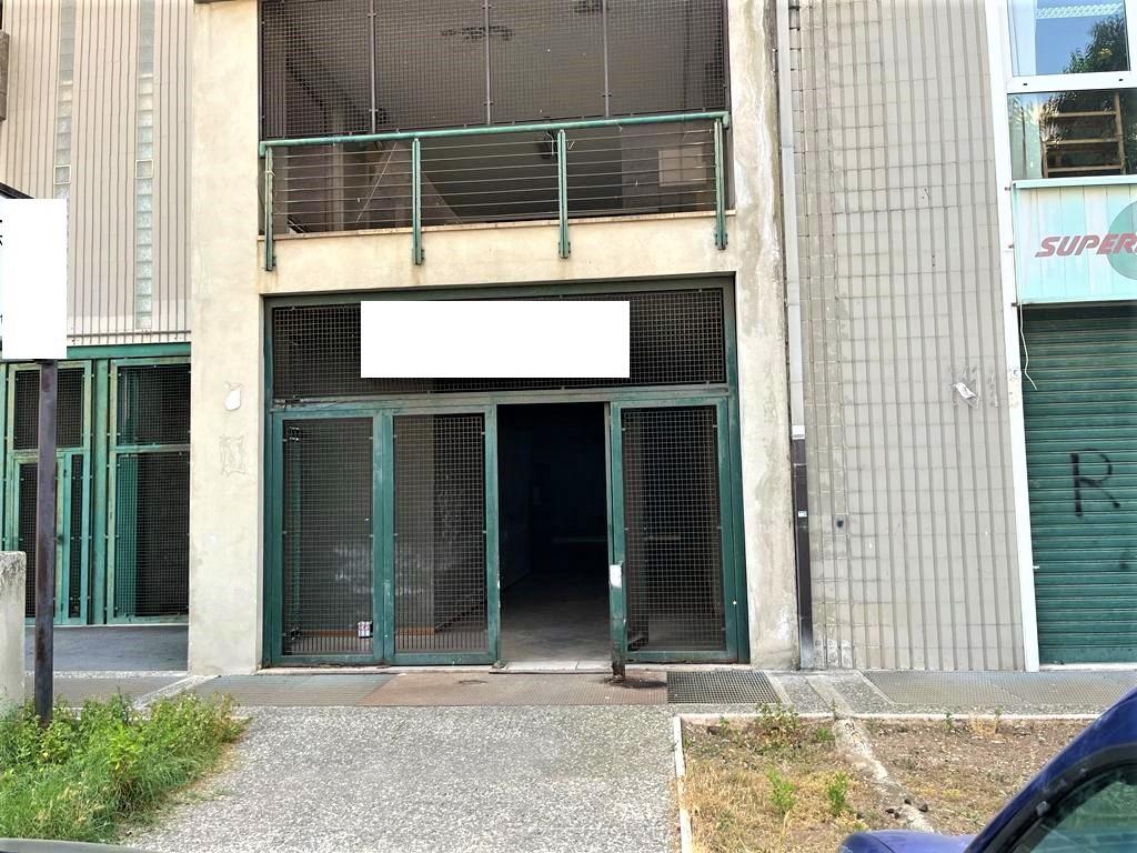 Negozio in Viale Europa, Bari, {3} - Foto 2