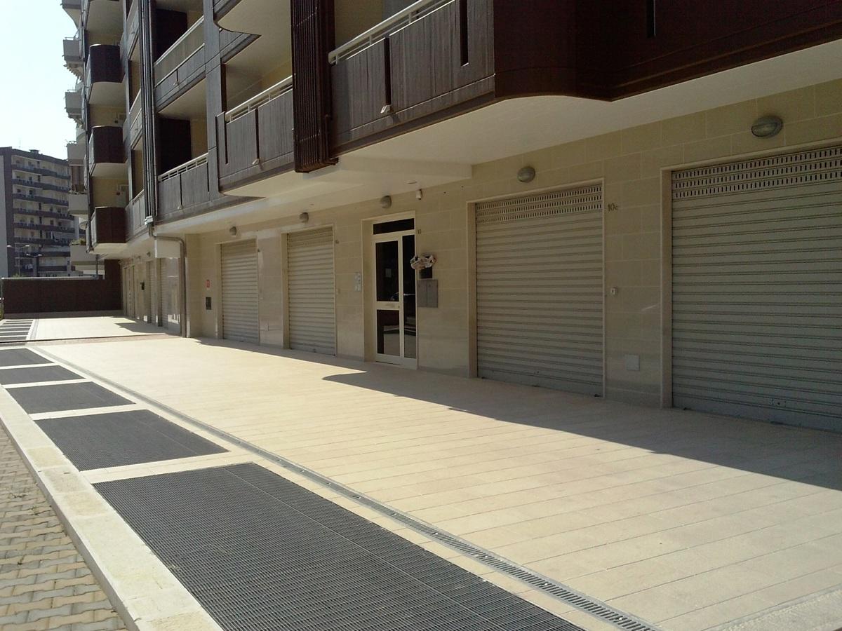 Negozio in Via Silvestri  24, Bari, {3} - Foto 2