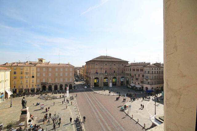 Vierzimmerwohnung in Piazza Giuseppe Garibaldi, Parma - Foto 1