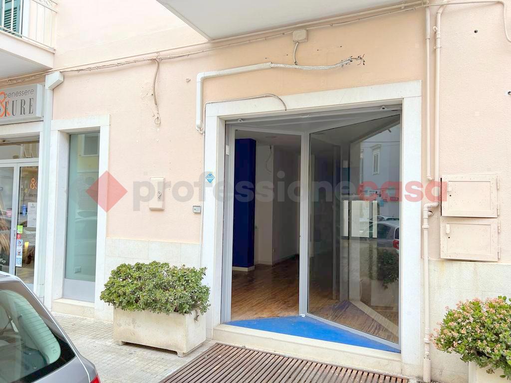 Negozio in Via Ricasoli ., Monopoli, {3} - Foto 1