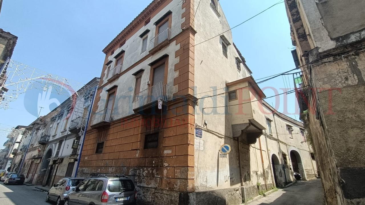 Palazzina commerciale in Via Principe di Napoli 2-4, Afragola, {3} - Foto 1