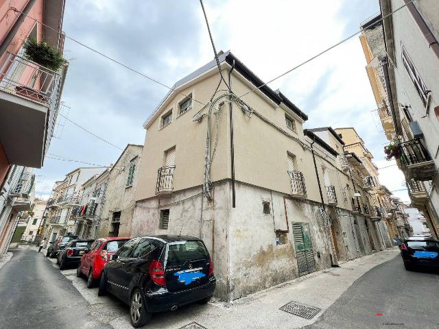 2-room flat in Via Cadolini 24, Ortona - Photo 1