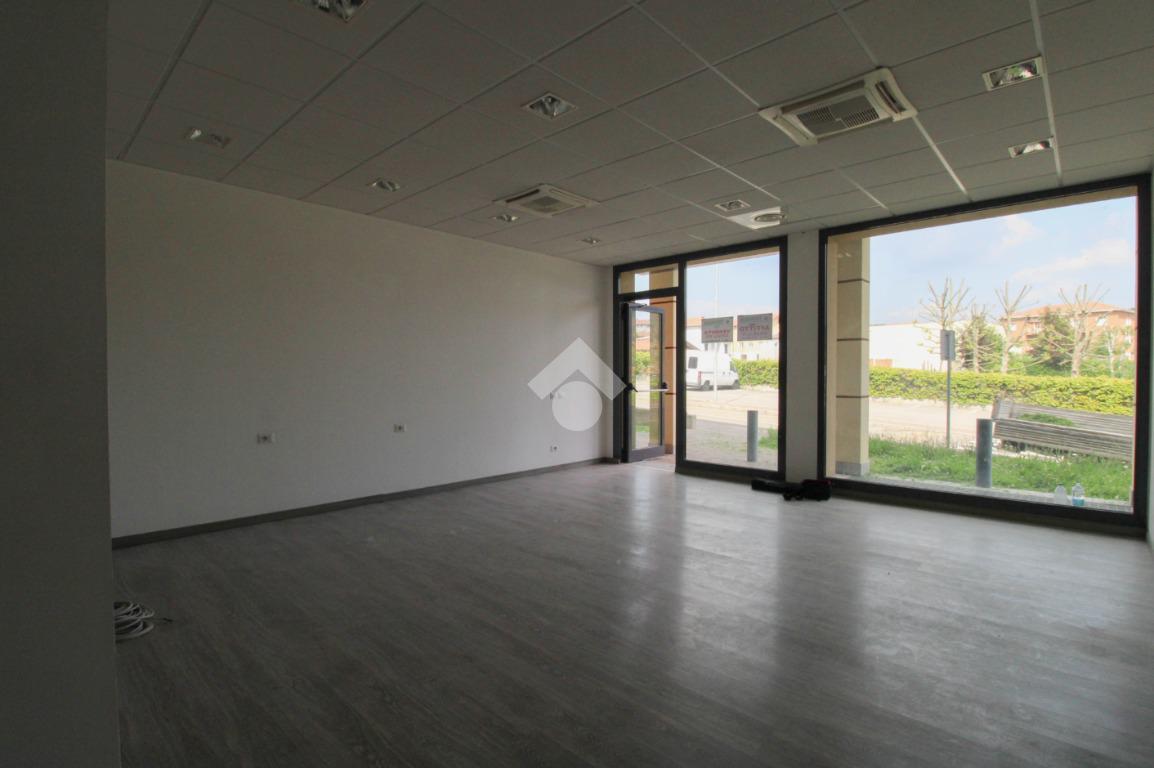 Negozio in Via Fratelli Nobili 6, Vigano', {3} - Foto 2