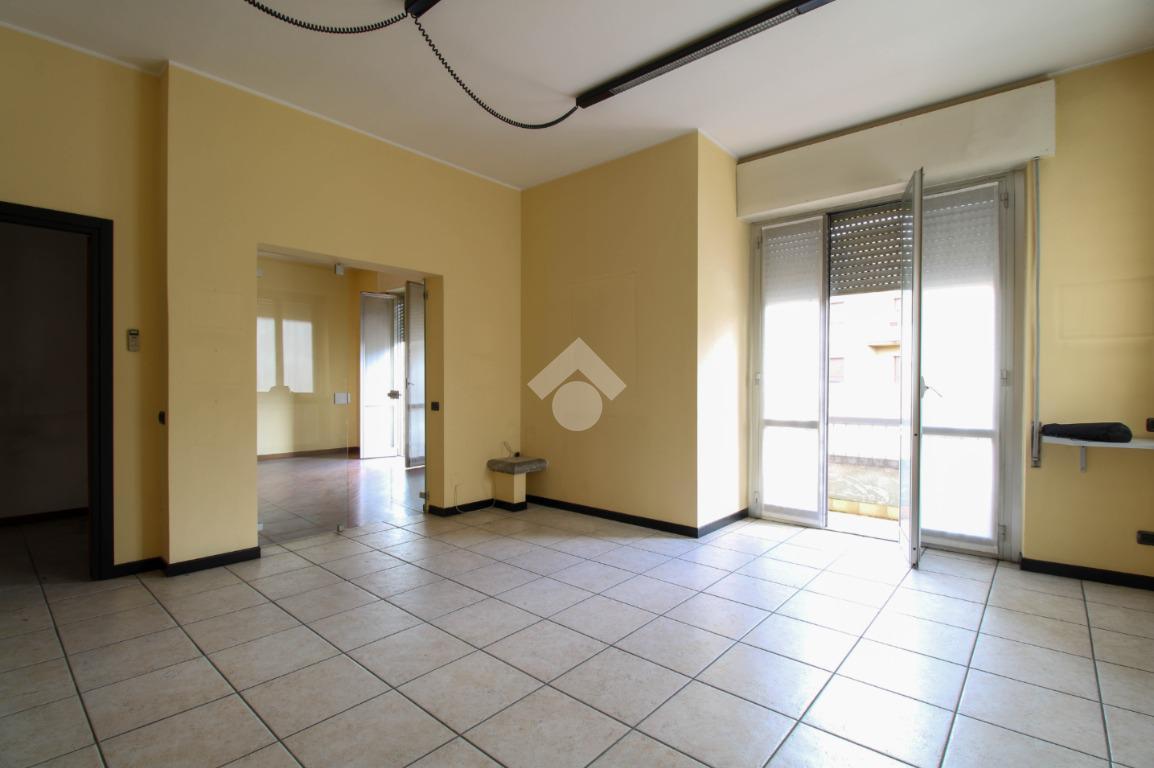Palazzina commerciale in Corso Europa 10, Calolziocorte, {3} - Foto 2
