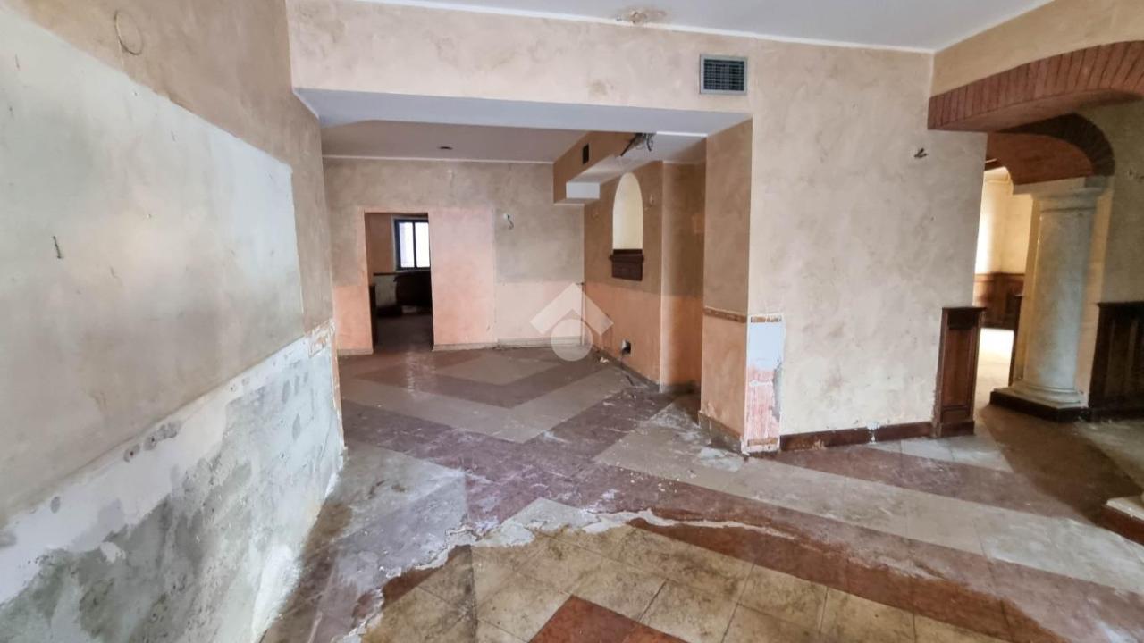 Negozio in Piazza della Vittoria 97, Brivio, {3} - Foto 2