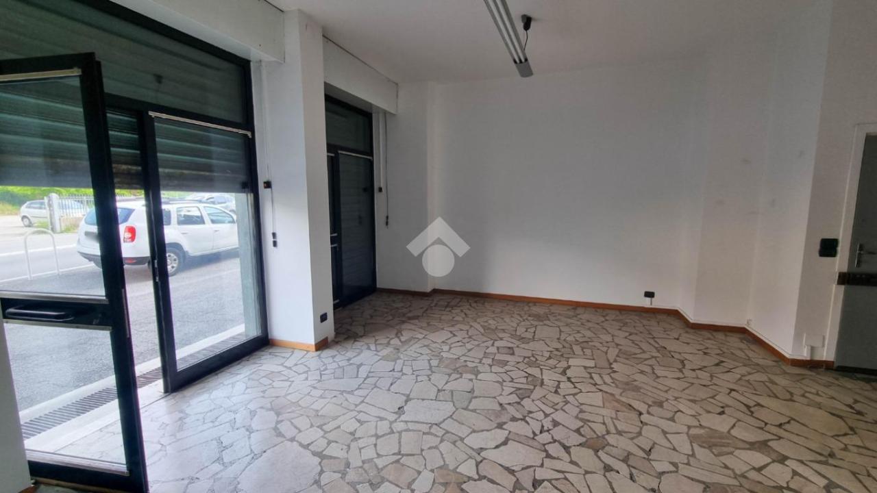 Negozio in Via Statale 36, Airuno, {3} - Foto 1