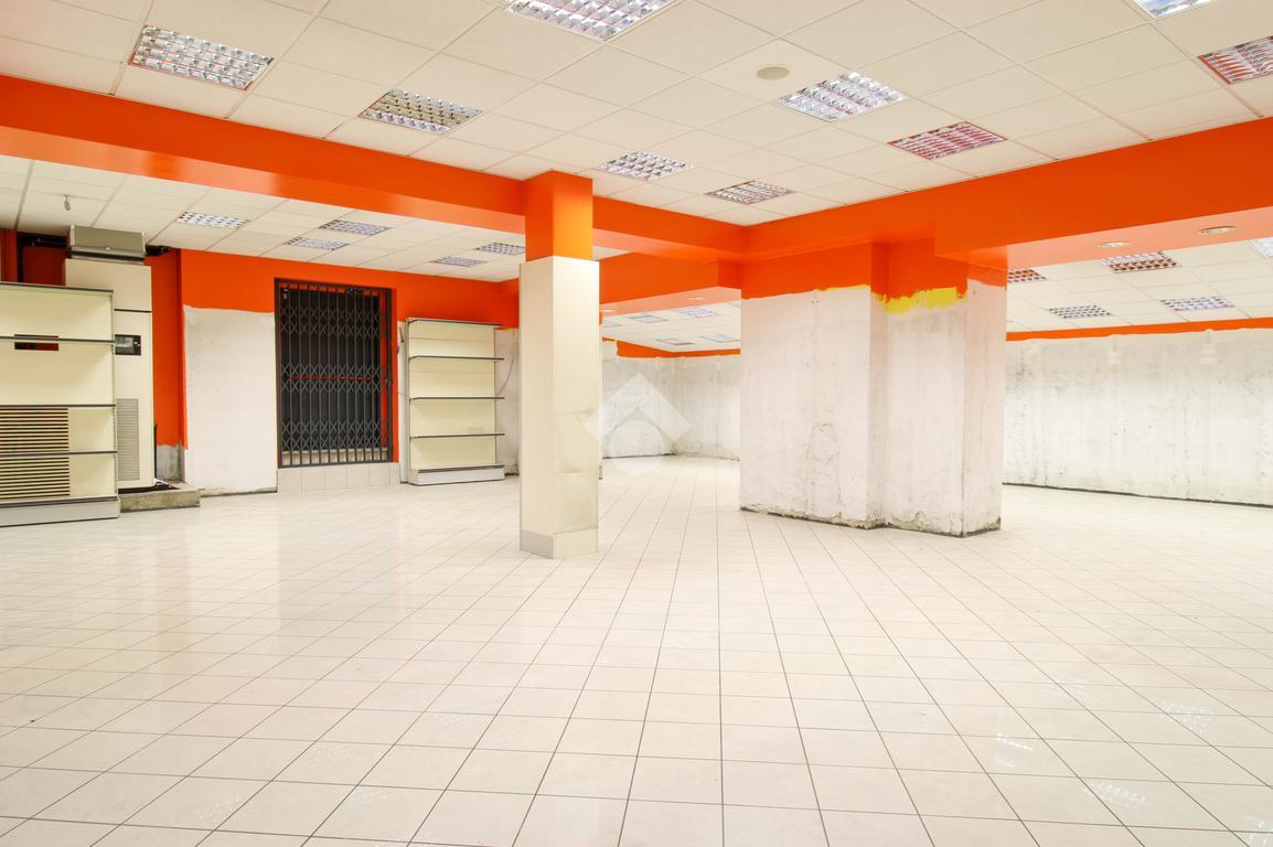 Negozio in Viale Piave 31, Rogeno, {3} - Foto 1
