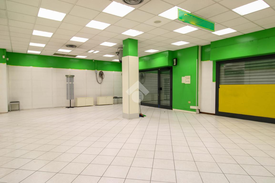 Negozio in Viale Piave 31, Rogeno, {3} - Foto 1