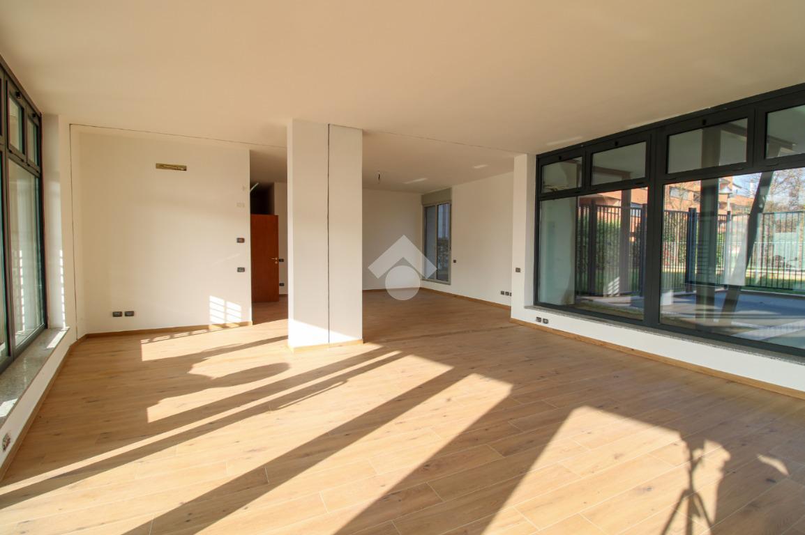 Negozio in Via Trieste 13, Peschiera Borromeo, {3} - Foto 2