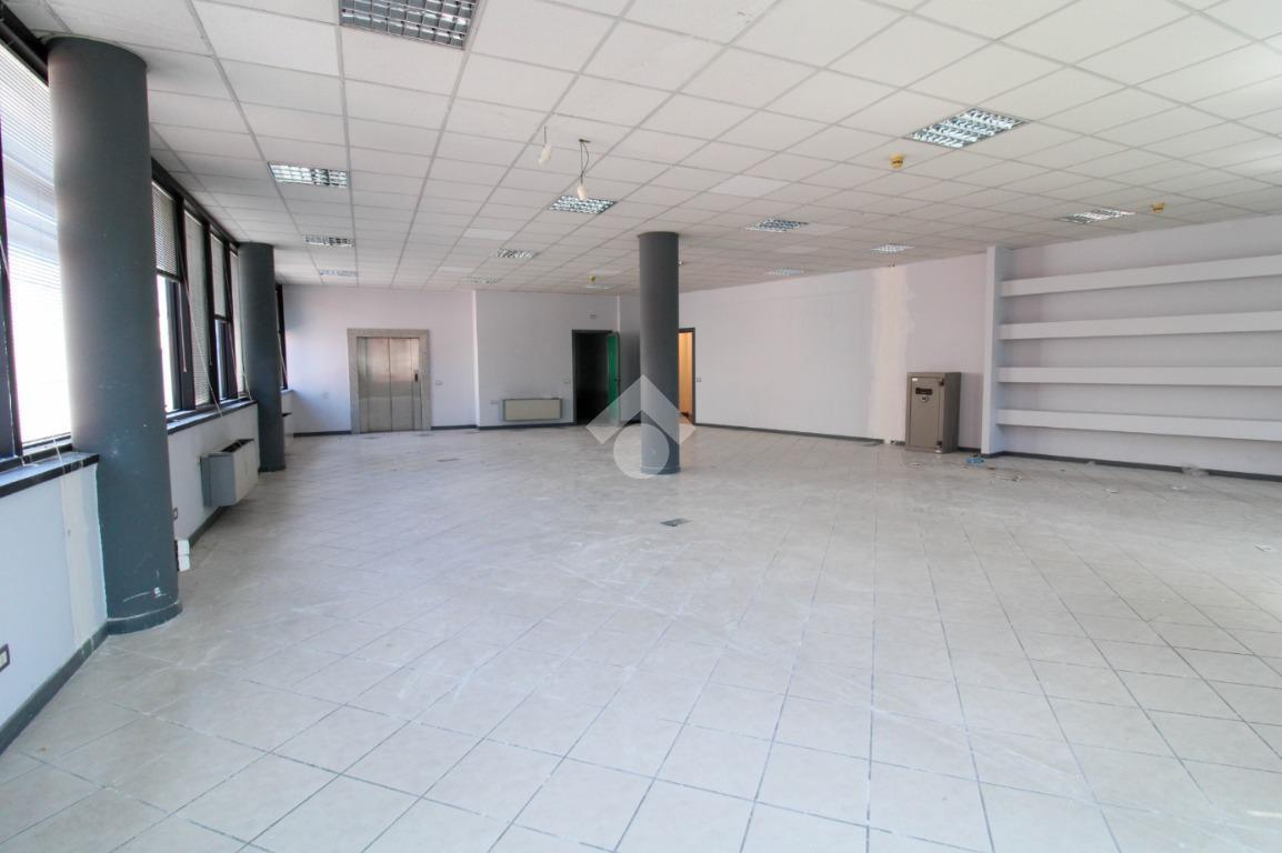 Ufficio in Viale I Maggio 4, Peschiera Borromeo, {3} - Foto 2