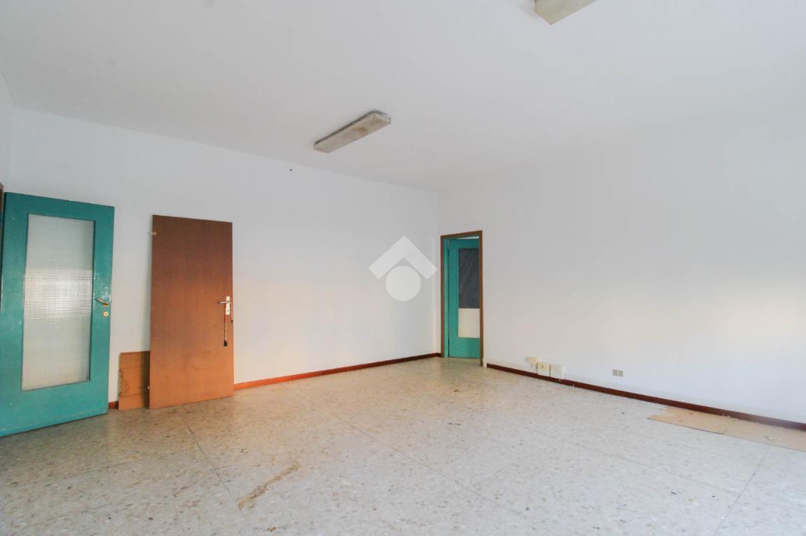 Ufficio in Via Trento 92, Cologno Monzese, {3} - Foto 1