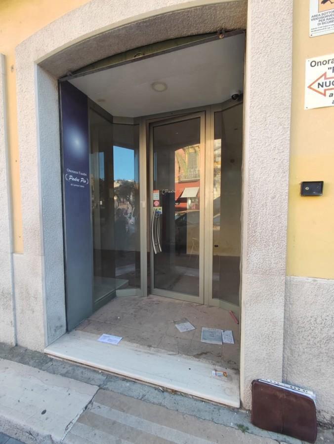 Negozio in Piazza Nicola Tondi, San Severo, {3} - Foto 1
