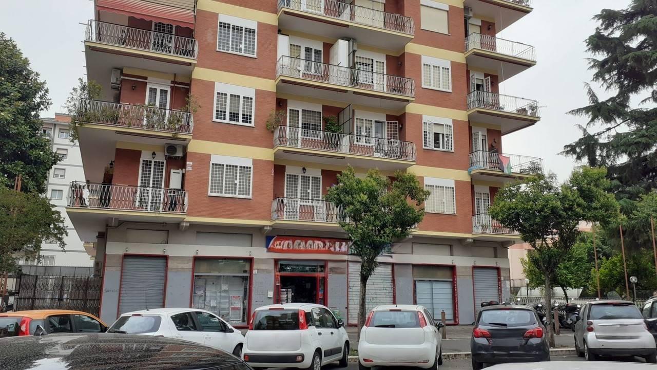 Negozio in Via Renzo da Ceri 84, Roma, {3} - Foto 1