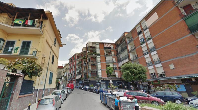 Esercizio commerciale in vendita a Napoli