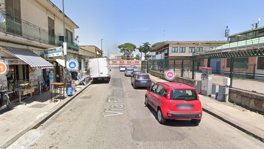 Esercizio commerciale in vendita a Napoli