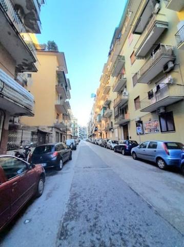 Geschäft in Via Umbria, Napoli - Foto 1