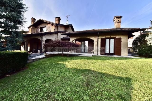 Villa in Via Manzoni 11, Nova Milanese - Foto 1