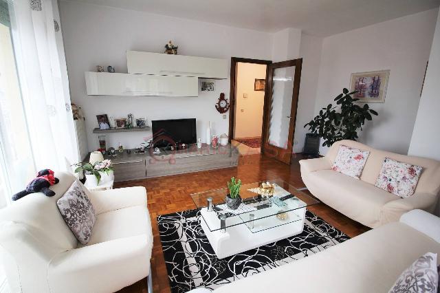 Wohnung in Viale Cristoforo Colombo 26, Valdagno - Foto 1