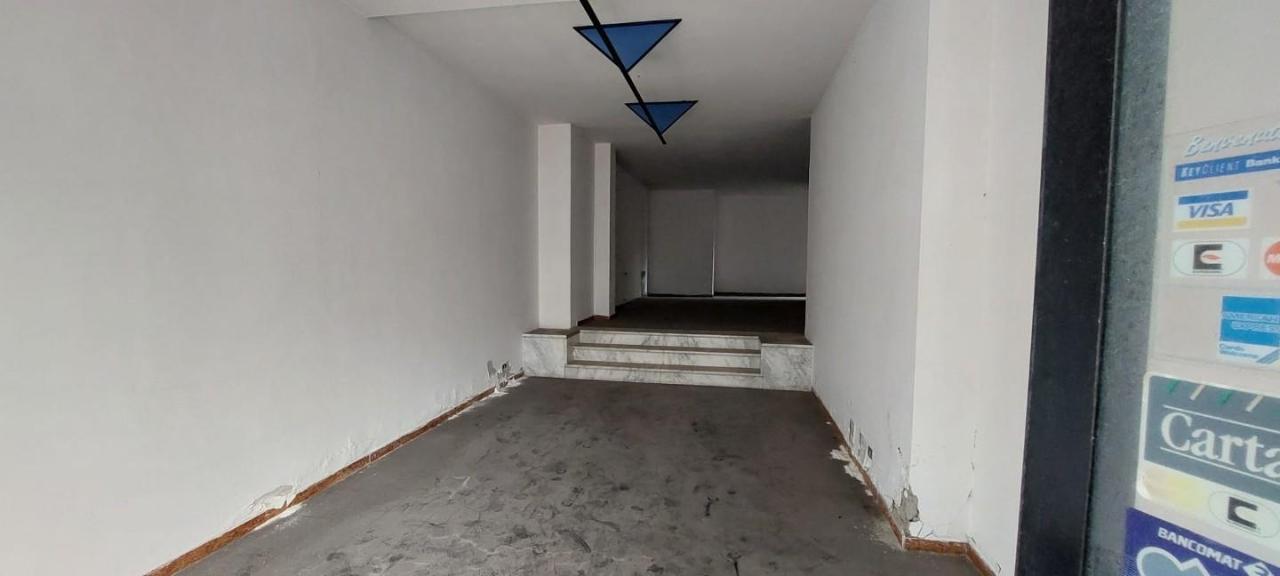Locale commerciale in , Carrara, {3} - Foto 2