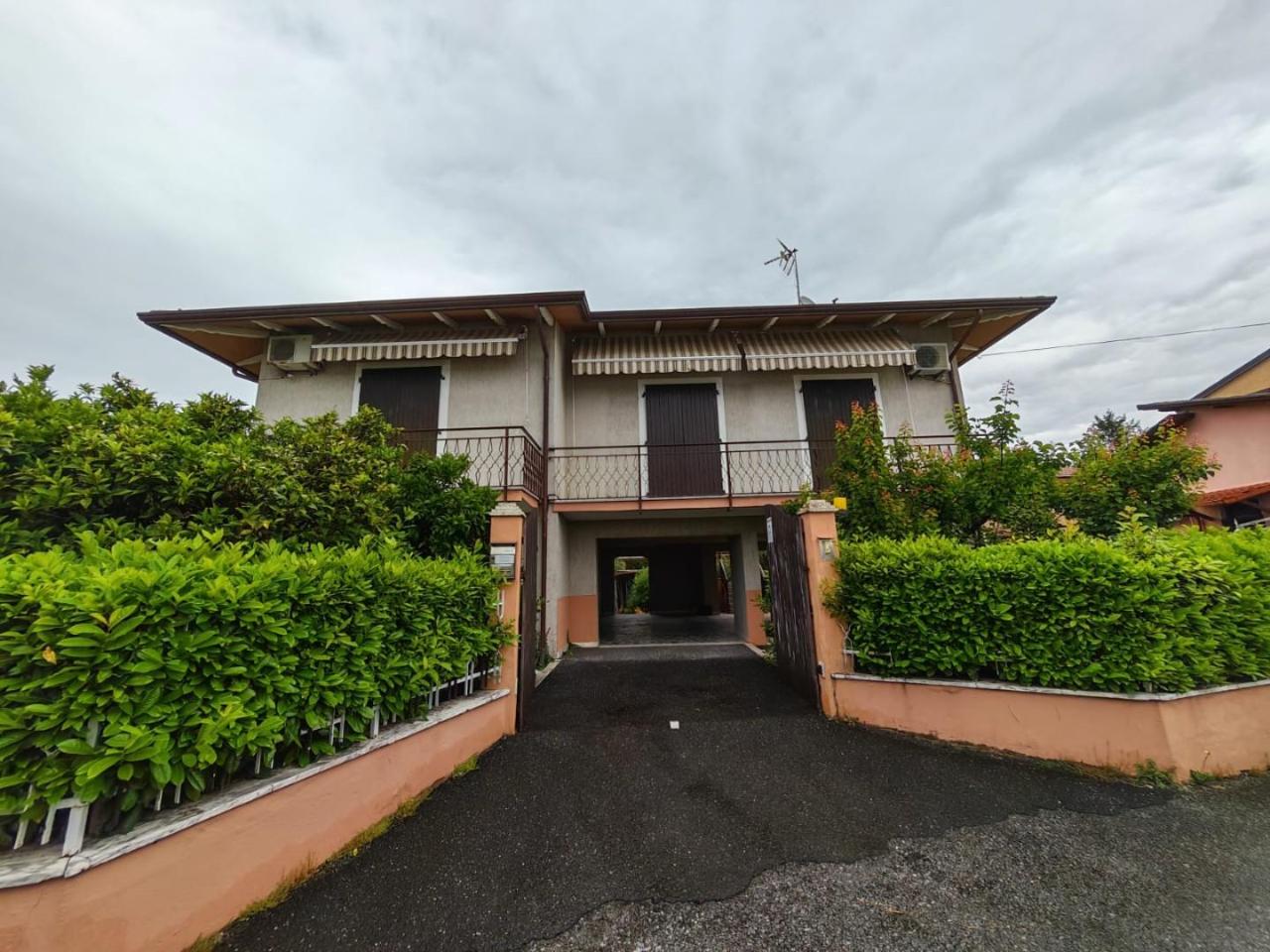 casa indipendente in vendita a Carrara in zona Marasio
