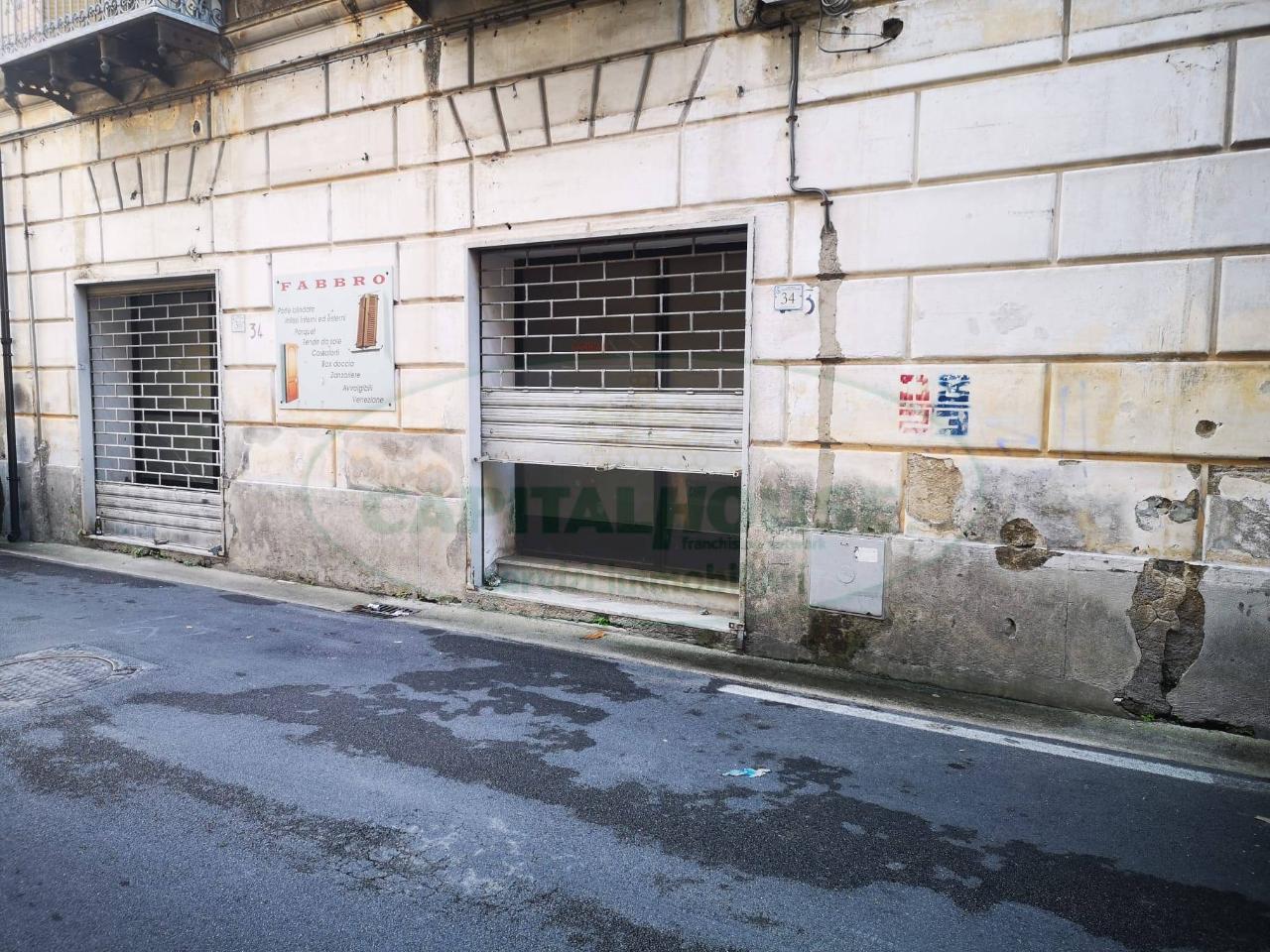 Locale commerciale in Via Bronzetti, San Nicola la Strada - Foto 1