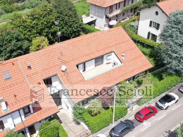 Villa in Via Giosuè Carducci 8,, Saronno - Foto 1