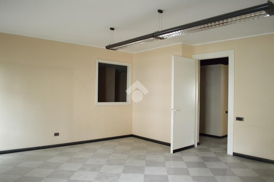 Ufficio in Lungomallero Diaz, Sondrio, {3} - Foto 1