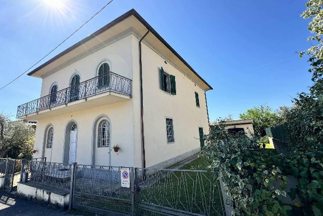 Mansion in Via di Montecarlo, Montecarlo - Photo 1