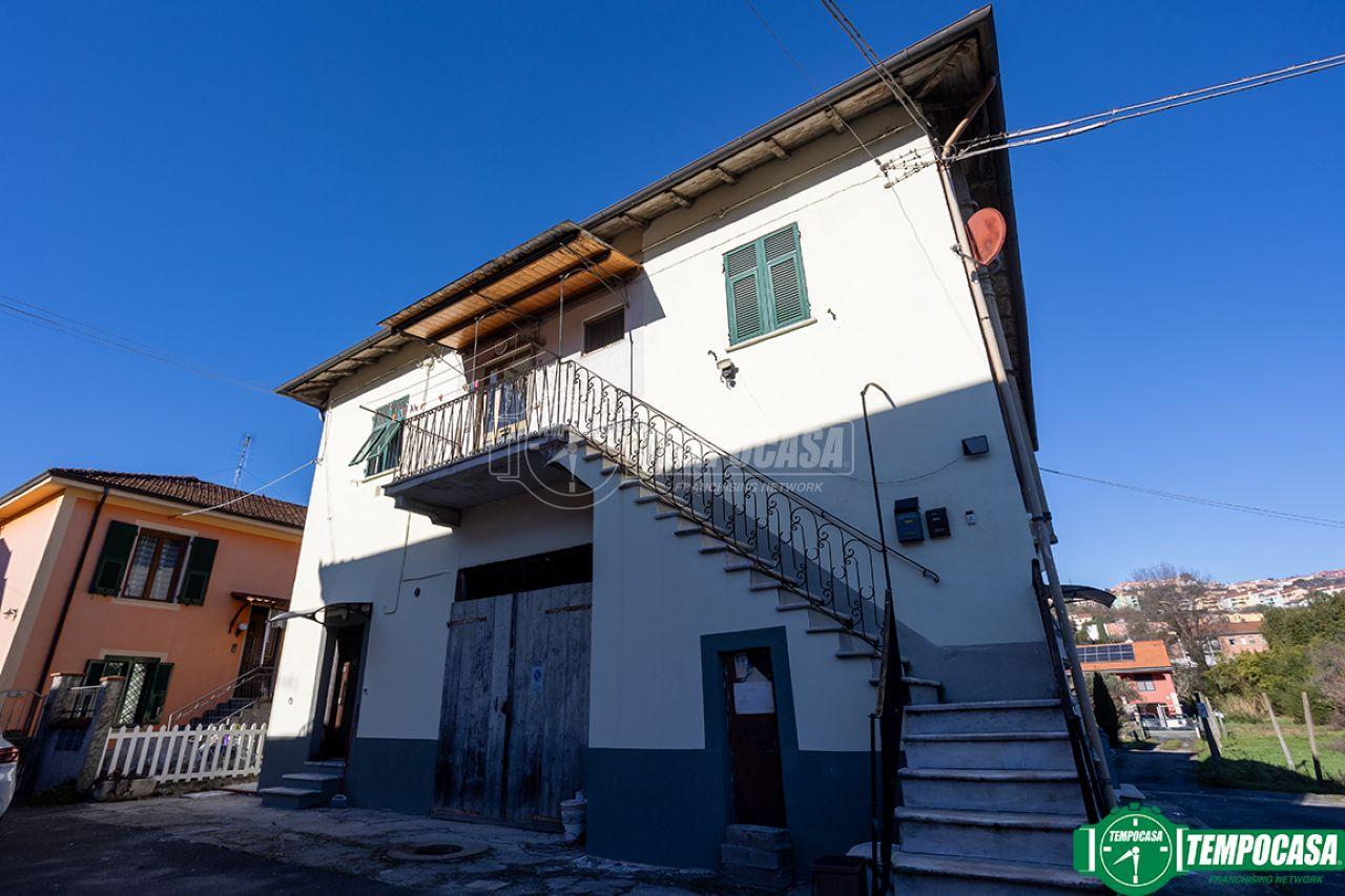 Appartamento in vendita a Vezzano Ligure