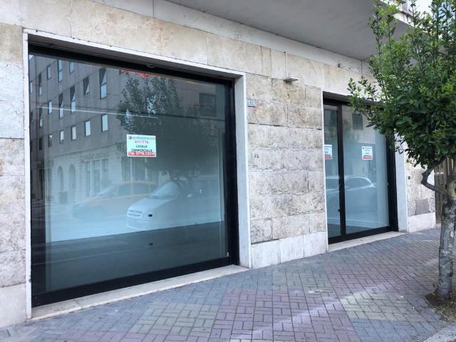 Geschäft in Via Riccardo da San Germano 60, Cassino - Foto 1