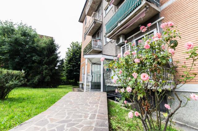 2-room flat in Via Bruno Buozzi 70, Rozzano - Photo 1