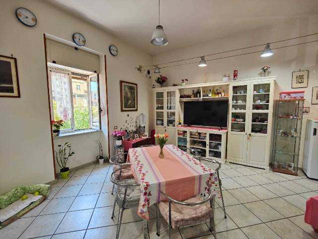 Zweizimmerwohnung in Via Posidonia, Salerno - Foto 1