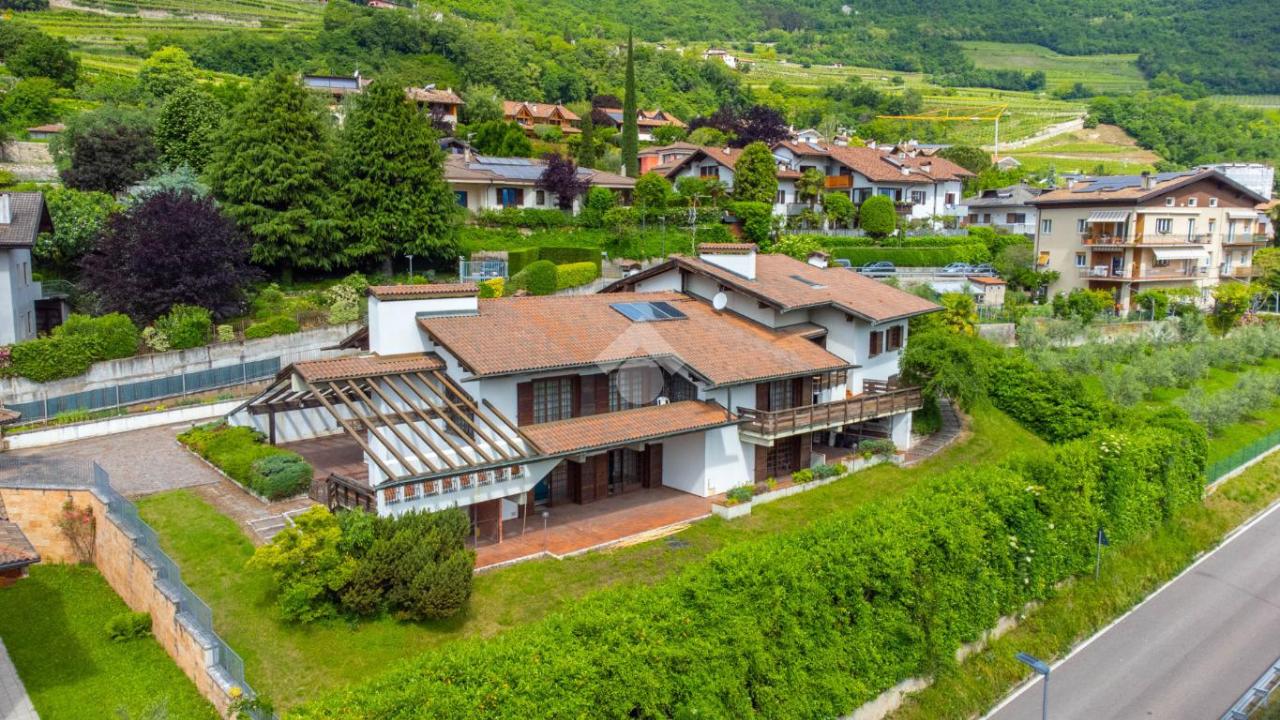 Villa in vendita a Isera