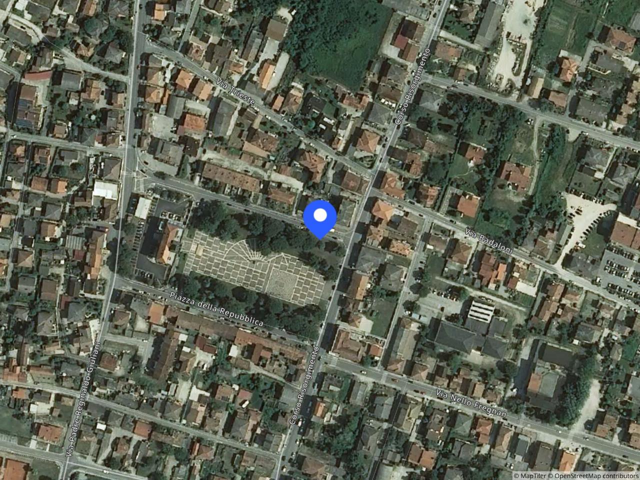 Negozio in Loc. Contarina, Piazza della Repubblica, 37  45014, Porto Viro, {3} - Foto 2
