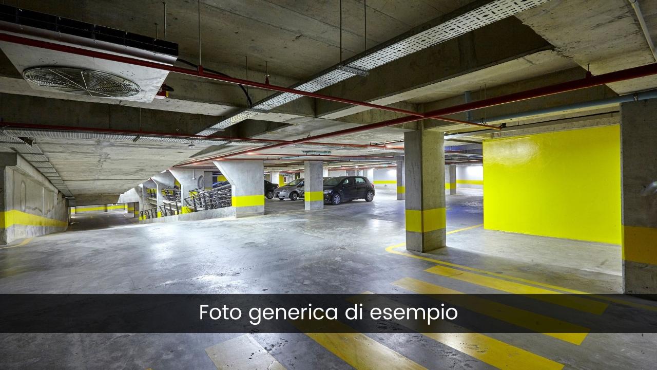 Autorimessa in Via Popilia, 252, Cosenza, {3} - Foto 1