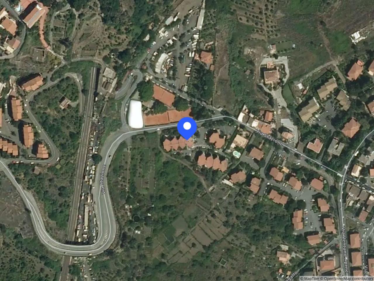 Magazzino in Via Stazione N. 11, Aci Castello, {3} - Foto 1