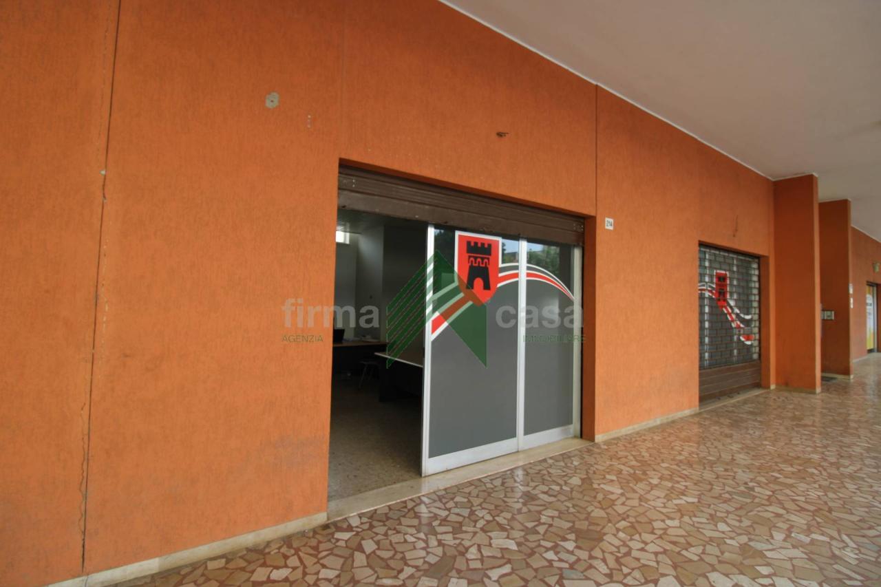 Negozio in Via Cristoforo Colombo 214, Teramo, {3} - Foto 2