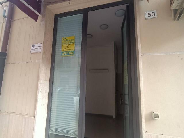 Geschäft in Via Gioacchino di Marzo 53, Palermo - Foto 1