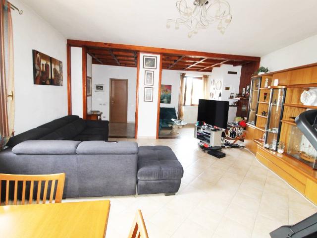 3-room flat in Via Roma 11, Marnate - Photo 1