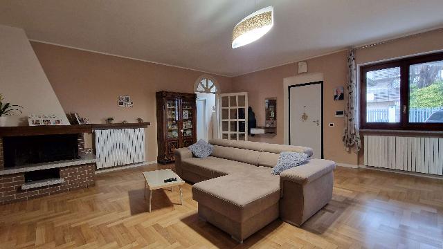 Vierzimmerwohnung in Via Pizzarini 40, Borgomanero - Foto 1