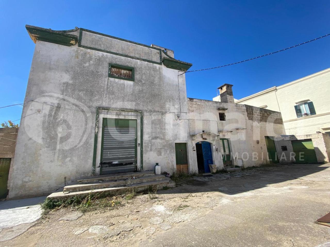 Palazzina commerciale in Via Aldo Moro 50, Tuglie, {3} - Foto 1