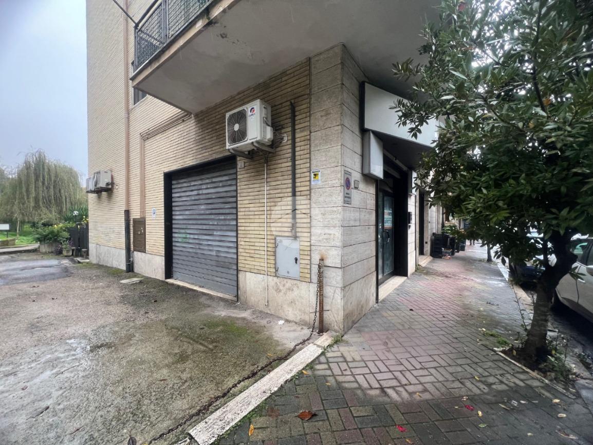 Negozio in Via Enrico De Nicola 1, Cassino, {3} - Foto 2