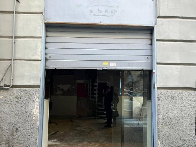 Shop in Via Gian Lorenzo Bernini 51, Napoli - Photo 1