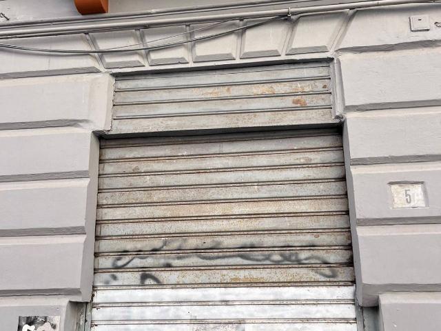 Boxen in Via Leopoldo Rodinò, Napoli - Foto 1